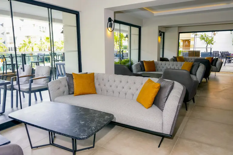 Lobby Bar 3