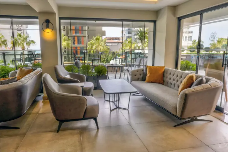 Lobby Bar 4
